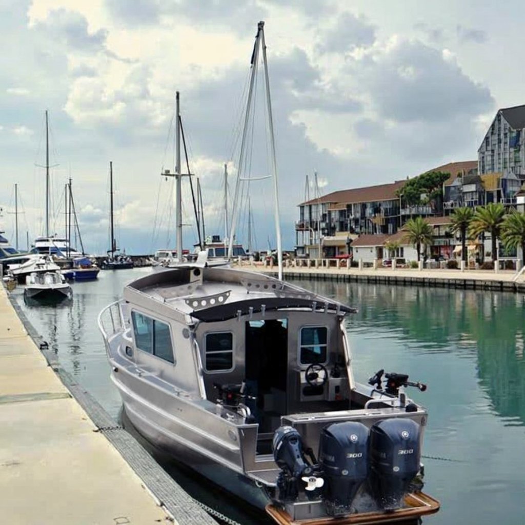 Kiinocean Customizable 6m Luxury Sport Yacht for Bulk Order Cabin Fishing Boat Premium Features Welded Outboard for River Sports